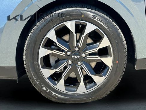 Certified 2024 Kia Carnival EX FWD image 28