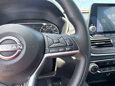 Used 2025 Nissan Altima 2.5 SV FWD image 30