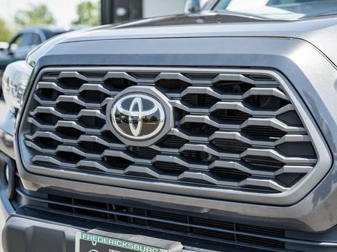 Used 2020 Toyota Tacoma TRD Off-Road AWD/4WD image 11