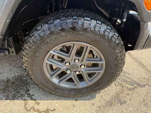 Used 2025 Jeep Wrangler Sport AWD/4WD image 14
