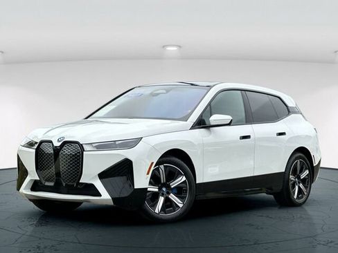 Used 2023 BMW iX xDrive50 w/ Sport Package AWD/4WD image 2