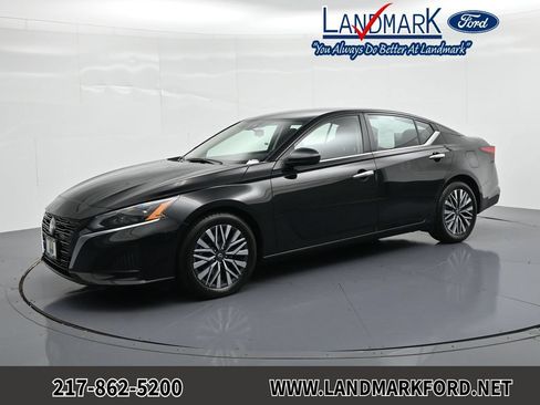 Used 2024 Nissan Altima 2.5 SV FWD image 1
