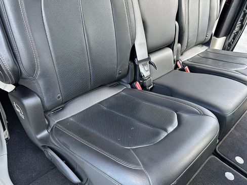 Used 2019 Chrysler Pacifica Touring-L FWD image 41