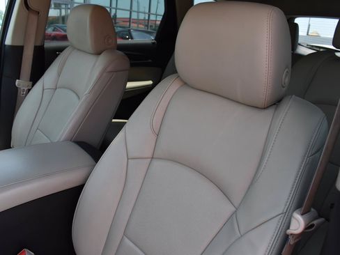 Used 2020 Buick Enclave Essence AWD/4WD image 29