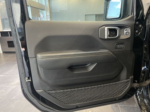 Used 2024 Jeep Wrangler Unlimited Sahara w/ Technology Group AWD/4WD image 14