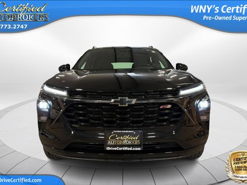 Used 2024 Chevrolet Trax RS w/ Driver Confidence Package FWD image 2