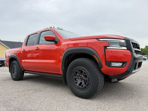 Used 2025 Nissan Frontier PRO-4X AWD/4WD image 9