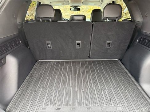 Certified 2024 Ford Escape SE w/ PHEV Premium Package image 10