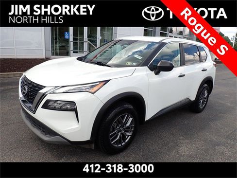 Used 2023 Nissan Rogue S image 2