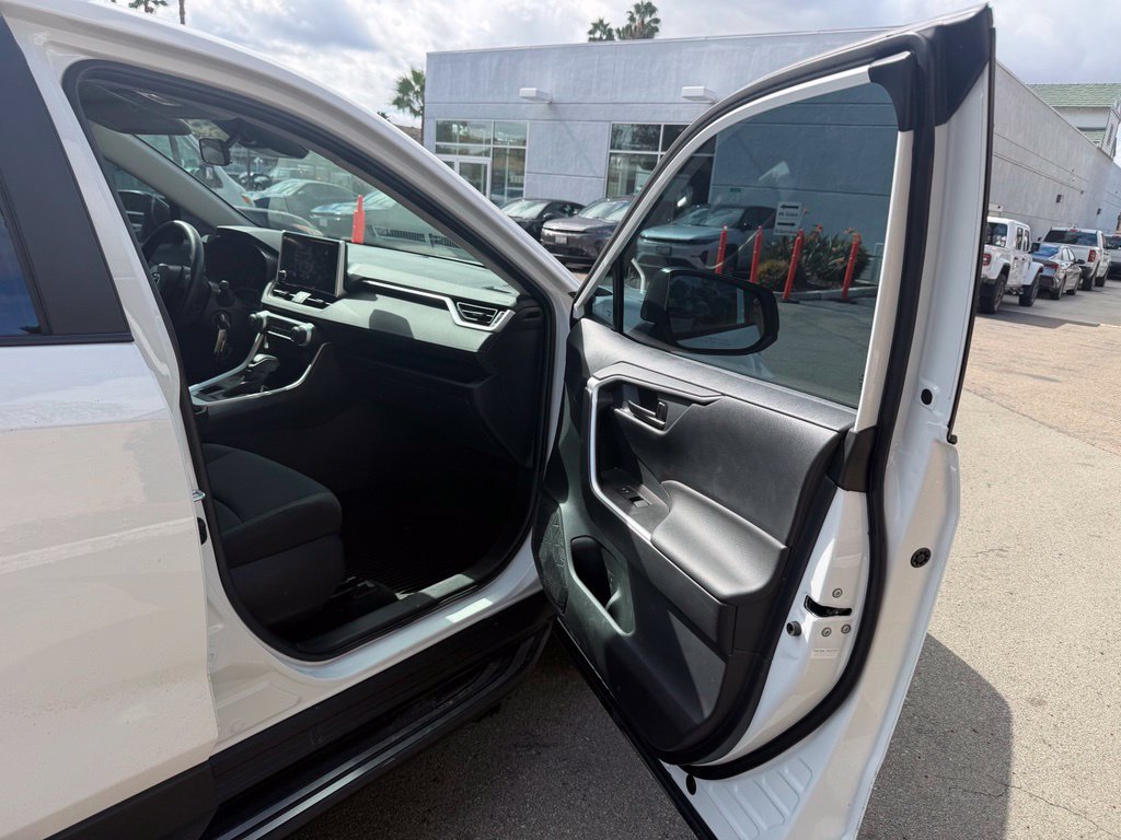 Used 2025 Toyota RAV4 LE AWD/4WD image 17
