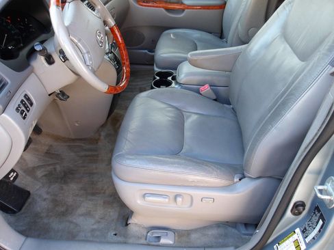 Used 2008 Toyota Sienna XLE Limited image 9