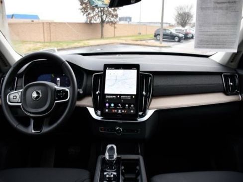 Used 2025 Volvo XC90 B6 Plus image 15