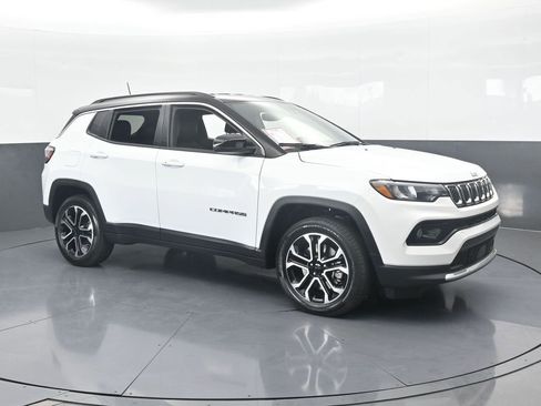 Used 2023 Jeep Compass Limited image 8