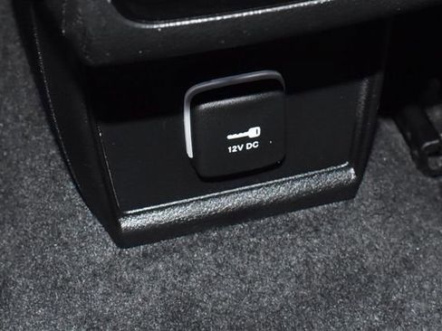 Used 2024 Jeep Compass Latitude image 30