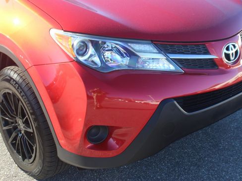 Used 2015 Toyota RAV4 LE image 9