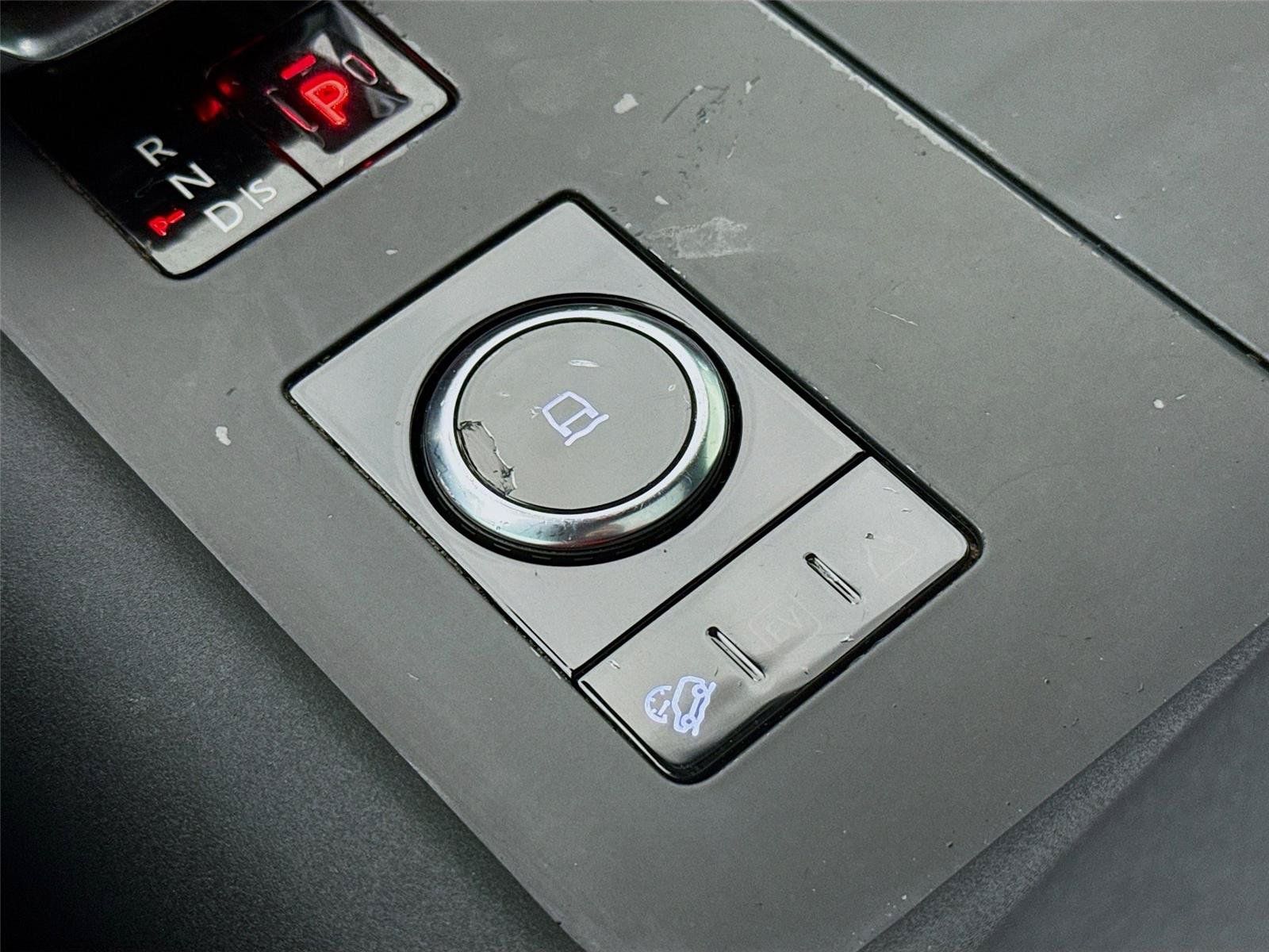 Used 2023 Land Rover Discovery Metropolitan Edition AWD/4WD image 13