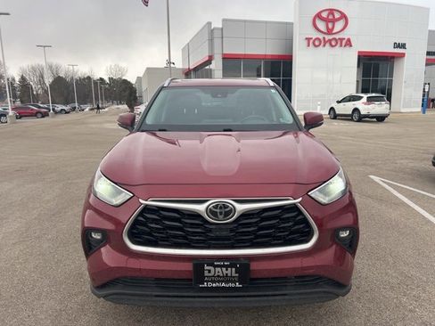 Used 2021 Toyota Highlander XLE image 4