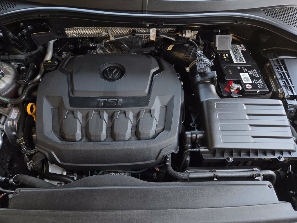 Used 2023 Volkswagen Tiguan SE R-Line FWD image 32