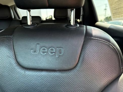 Used 2019 Jeep Cherokee Limited AWD/4WD image 18