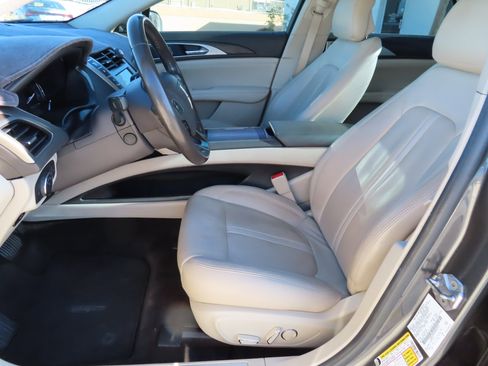 Used 2017 Lincoln MKZ Reserve image 8