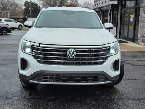 Used 2025 Volkswagen Atlas SE image 2