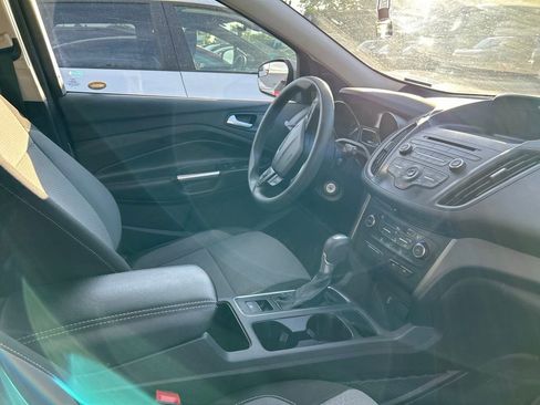 Used 2017 Ford Escape SE w/ SE Cold Weather Package FWD image 9