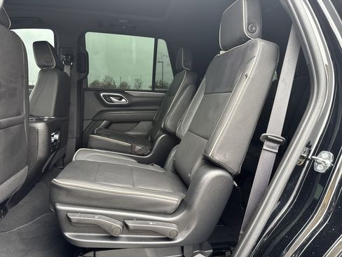 Used 2023 GMC Yukon SLT w/ SLT Premium Package image 32