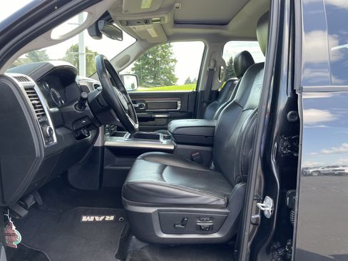 Used 2015 RAM 1500 Laramie w/ Convenience Group AWD/4WD image 17