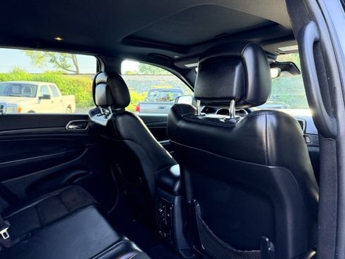 Used 2020 Jeep Grand Cherokee Altitude RWD image 17