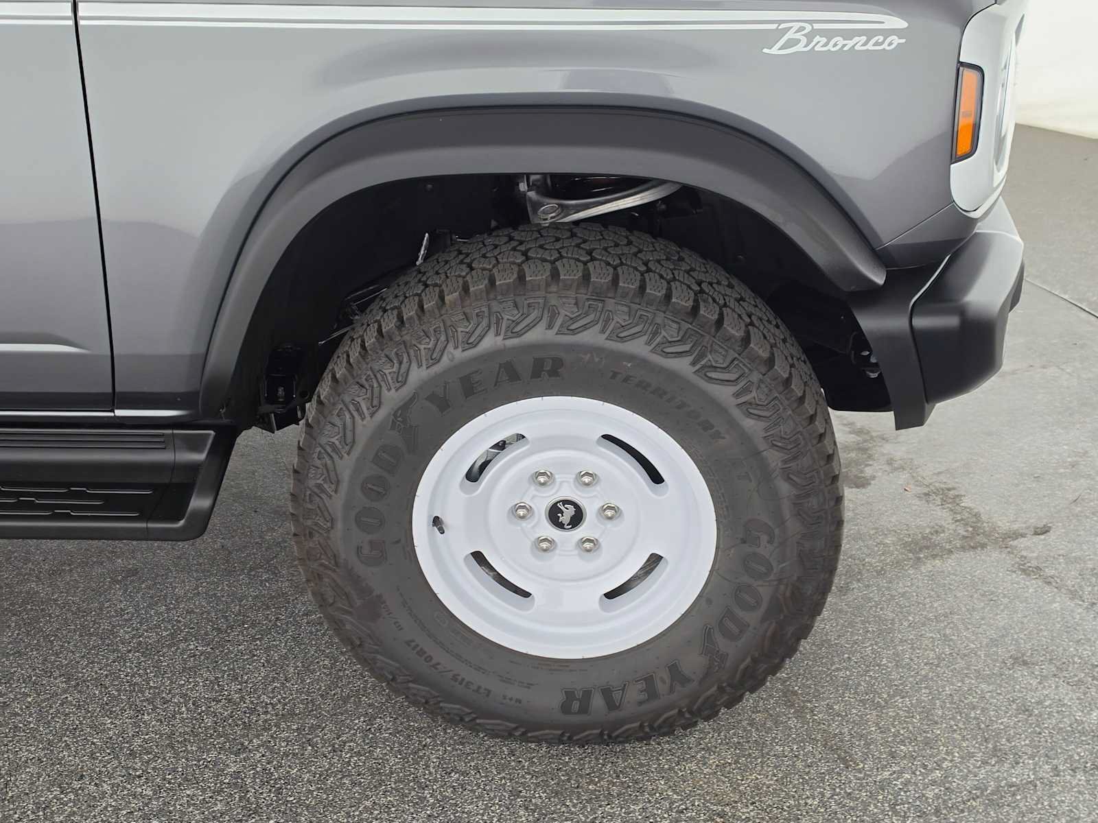 Used 2025 Ford Bronco Heritage Edition AWD/4WD image 9