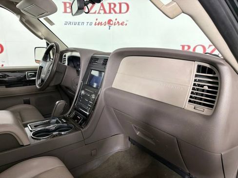 Used 2017 Lincoln Navigator Select RWD image 17