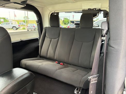 Used 2018 Jeep Wrangler Sport AWD/4WD image 17