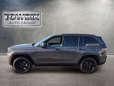 Used 2025 Jeep Grand Cherokee Limited w/ Black Appearance Package AWD/4WD image 7
