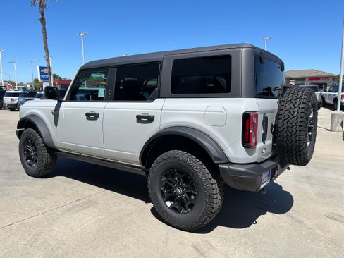 New 2026 Ford Bronco Badlands AWD/4WD image 3