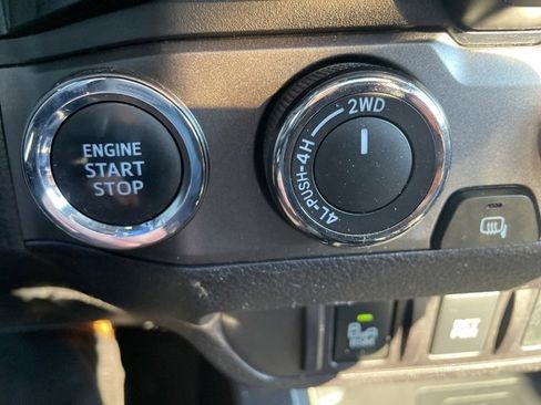 Used 2017 Toyota Tacoma TRD Sport image 28