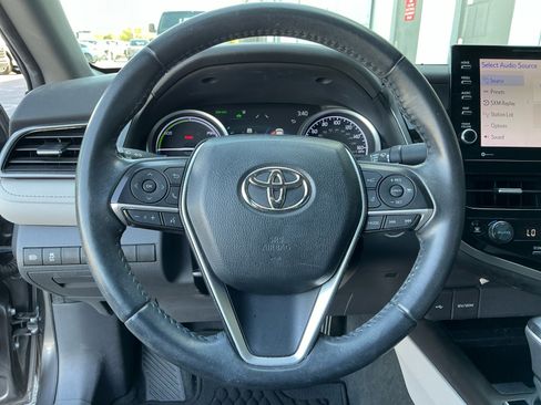 Used 2022 Toyota Camry XLE FWD image 9