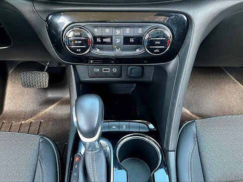 Used 2021 Buick Encore GX Select image 39