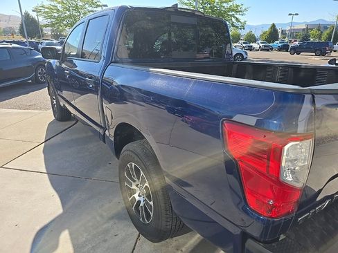 Used 2022 Nissan Titan SV AWD/4WD image 4