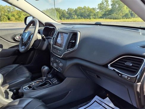 Used 2023 Jeep Cherokee Altitude Lux image 96