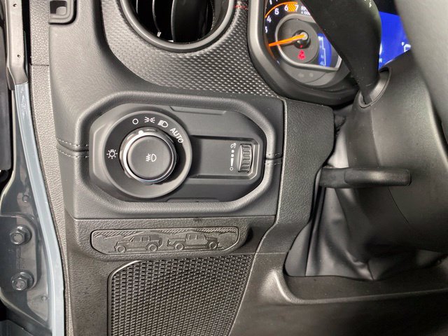Used 2025 Jeep Wrangler Unlimited Rubicon w/ Convenience Group AWD/4WD image 25