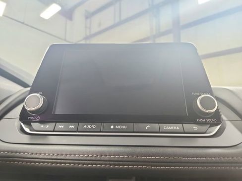 Used 2025 Nissan Rogue SV FWD image 26