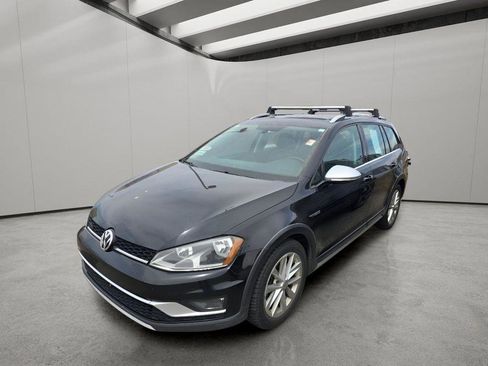 Used 2017 Volkswagen Golf Alltrack SE image 1