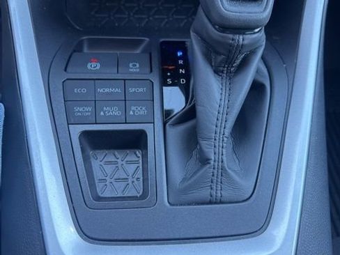Used 2025 Toyota RAV4 LE AWD/4WD image 17