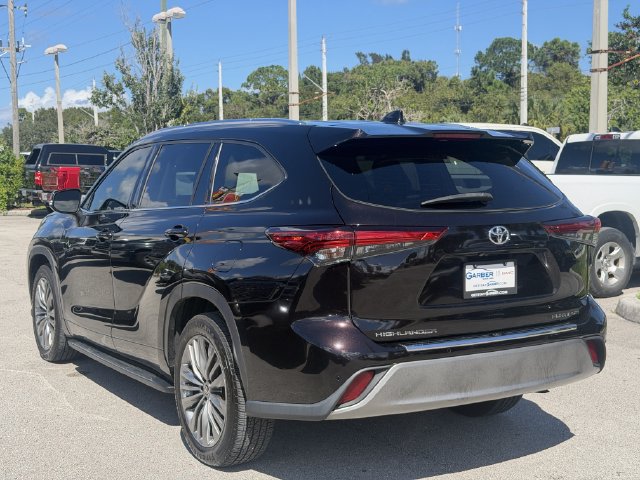 Used 2020 Toyota Highlander Platinum FWD image 4