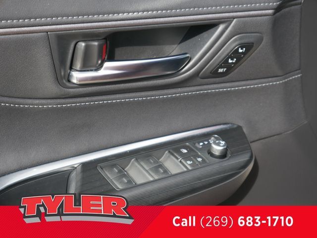 Used 2023 Toyota Venza Limited AWD/4WD image 20