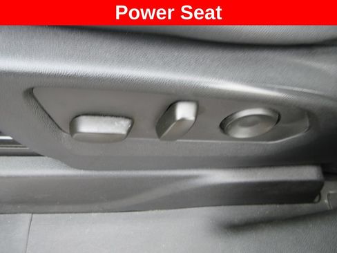Used 2023 GMC Yukon XL SLT AWD/4WD image 29