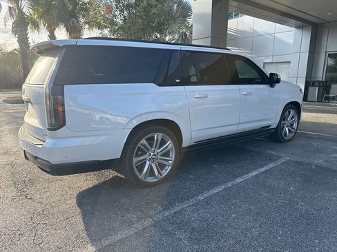 Used 2025 Cadillac Escalade ESV Sport Platinum image 8