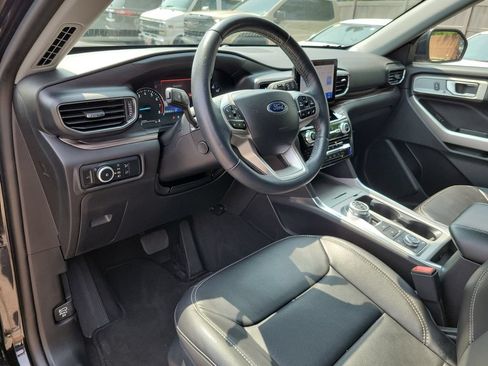 Used 2023 Ford Explorer Limited w/ Equipment Group 301A AWD/4WD image 23