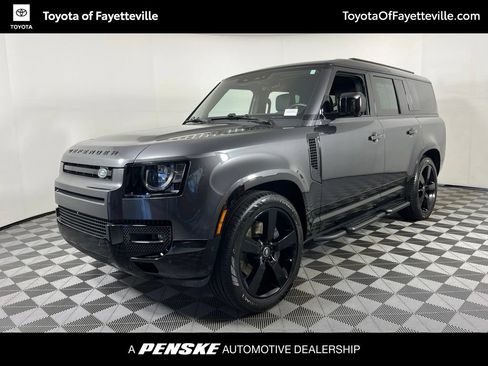 Used 2025 Land Rover Defender 130 X-Dynamic SE AWD/4WD image 1