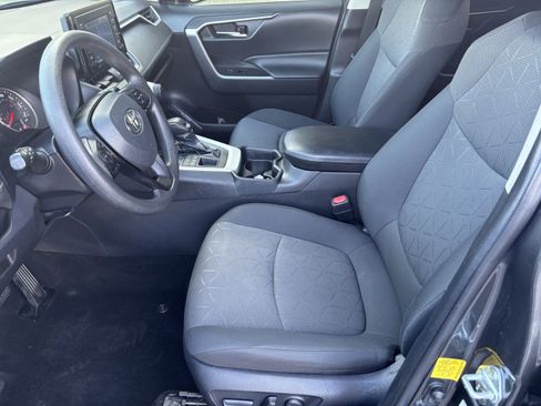 Used 2021 Toyota RAV4 XLE image 11